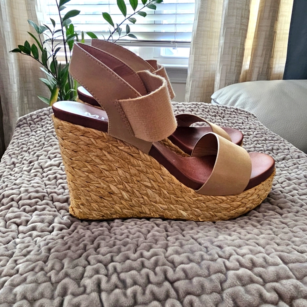 MIA Women's Tan Wedge Sandals Sz 10